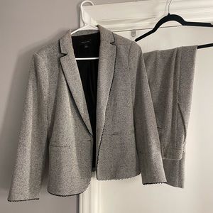 ann taylor suit. pants size 6, blazer size 8